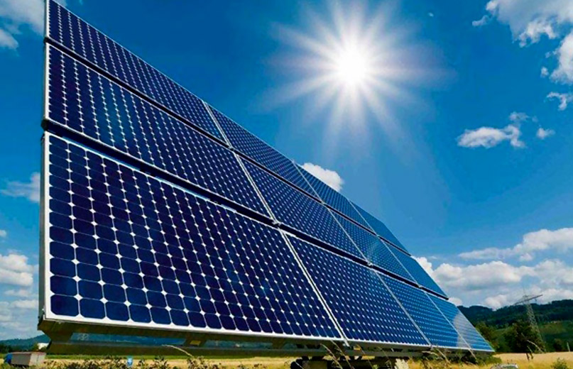 انرژی خورشیدی چیست و چه مزایا و معایبی دارد؟